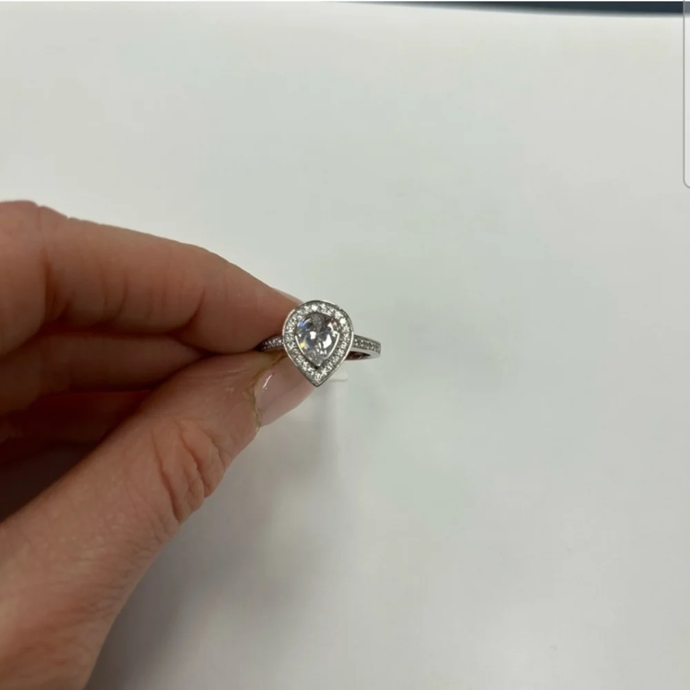 🤍▪️Suzy Levian▪️ White Cubic Zirconia Sterling Silver Engagement Ring  Size 7